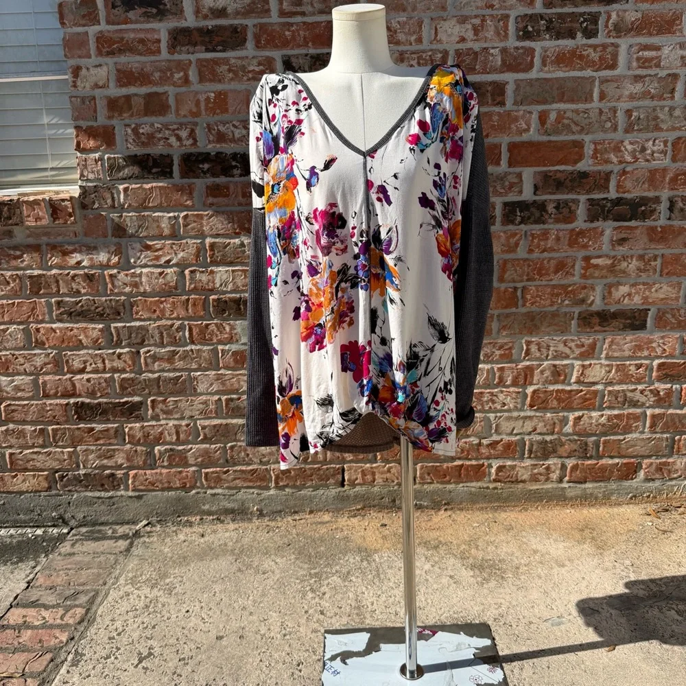 Umgee Floral V-Neck Long Sleeve Waffle Knit Top / 2X / Excellent condition - Picture 7 of 9